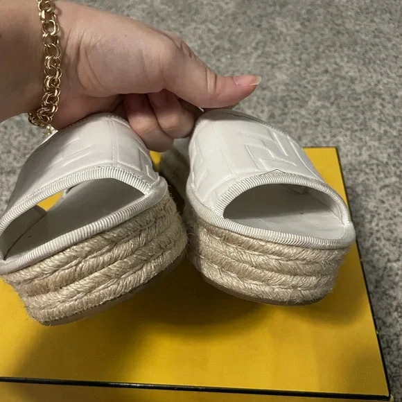 Fendi White Sandals Size 37.5 - Picture 3 of 5